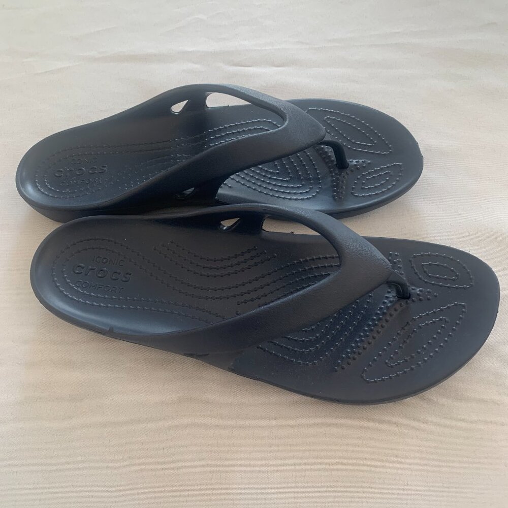 CROCS Navy Size 8 Thong Flip Flops NWOT - Picture 3 of 6